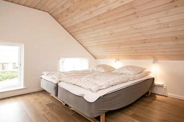 Foto van 10 persoons vakantie huis op een vakantie park in Blåvand - Indoor