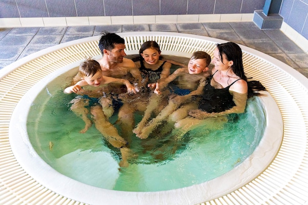 Foto van 6 persoons vakantie huis op een vakantie park in Blåvand - Pool