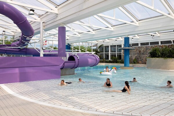 Foto van 6 persoons vakantie huis op een vakantie park in Hanstholm - Pool