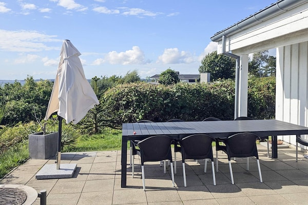 Foto van Panoramisch zwembad toevluchtsoord -- By Traum Ferienwohnungen - View
