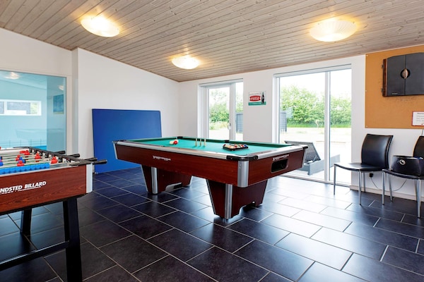 Foto van Luxe vakantieverblijf met zwembad - Vakantiehuis in Væggerløse - Indoor