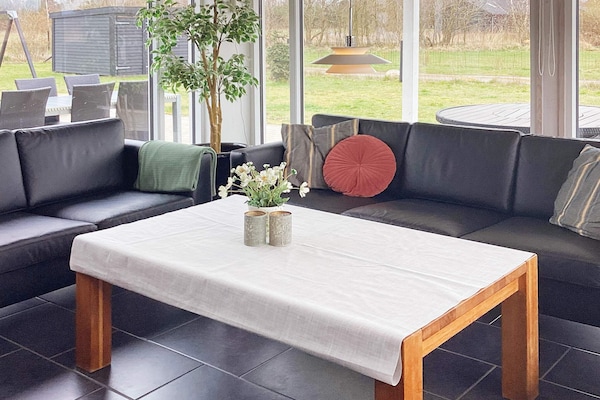 Foto van Luxe vakantieverblijf met zwembad - Vakantiehuis in Væggerløse - Indoor