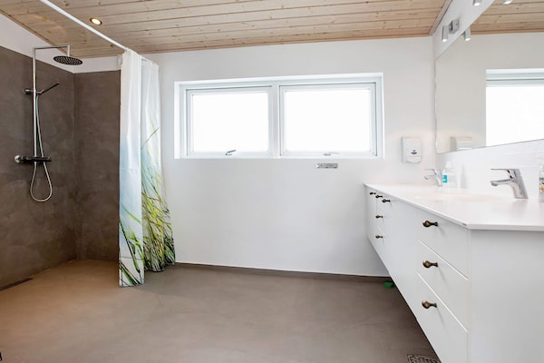 Foto van Luxe vakantieverblijf met zwembad - Vakantiehuis in Væggerløse - Indoor