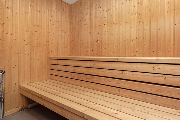 Foto van Luxe vakantieverblijf met zwembad - Vakantiehuis in Væggerløse - Sauna