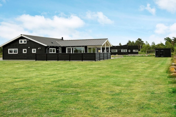 Foto van Luxe vakantieverblijf met zwembad - Vakantiehuis in Væggerløse - View