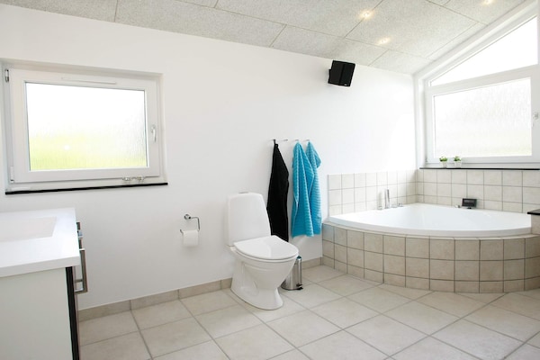 Foto van Ruim familieverblijf -- By Traum Ferienwohnungen - Vakantiehuis in Hals - Indoor