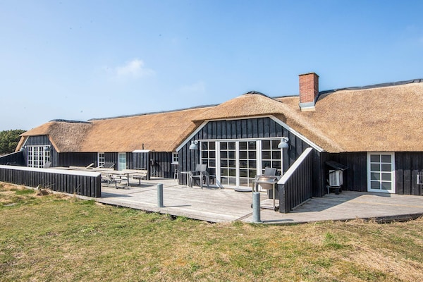 Foto van Luxe vakantiehuis met zwembad - Vakantiehuis in Fanø - View