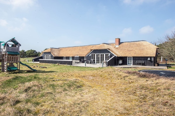 Foto van Luxe vakantiehuis met zwembad - Vakantiehuis in Fanø - View