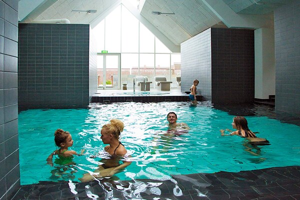 Foto van 8 persoons vakantie huis op een vakantie park in Rømø - Pool