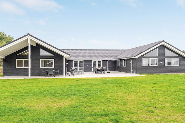 Foto van Luxe strandhuis voor 20 personen - Vakantiehuis in Sydals - Outdoor