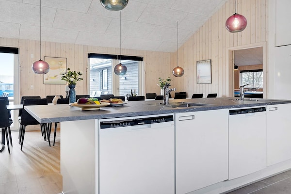 Foto van Luxe strandhuis voor 20 personen - Vakantiehuis in Sydals - Indoor