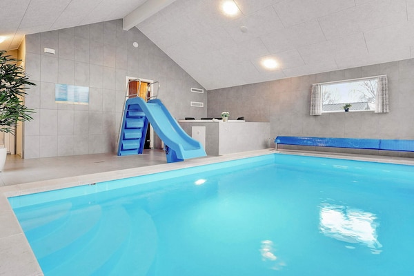 Foto van Luxe vakantieverblijf met zwembad - Vakantiehuis in Væggerløse - Pool