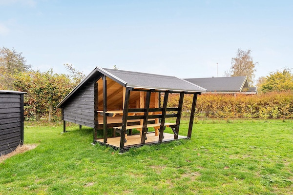 Foto van Luxe vakantieverblijf met zwembad - Vakantiehuis in Væggerløse - View