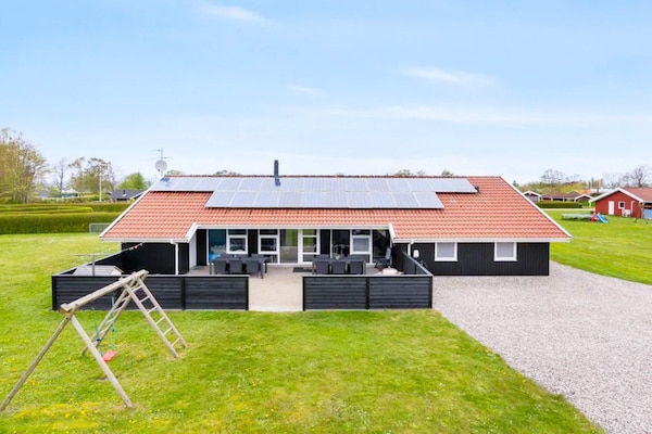 Foto van Luxe vakantieverblijf met zwembad - Vakantiehuis in Nordborg - Outdoor