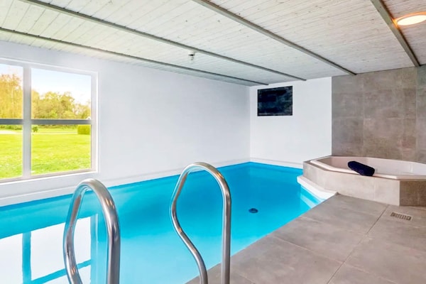 Foto van Luxe vakantieverblijf met zwembad - Vakantiehuis in Nordborg - Spa