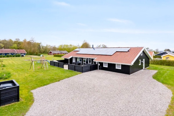Foto van Luxe vakantieverblijf met zwembad - Vakantiehuis in Nordborg - Outdoor