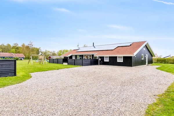 Foto van Luxe vakantieverblijf met zwembad - Vakantiehuis in Nordborg - Outdoor