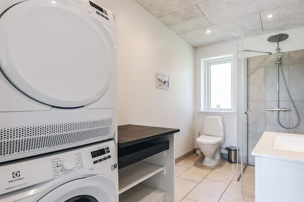 Foto van 14 persoons vakantie huis in Væggerløse-By Traum - Indoor