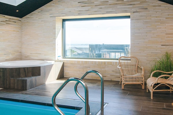 Foto van Panoramisch toevluchtsoord met zwembad - Vakantiehuis in Sjølund - Pool