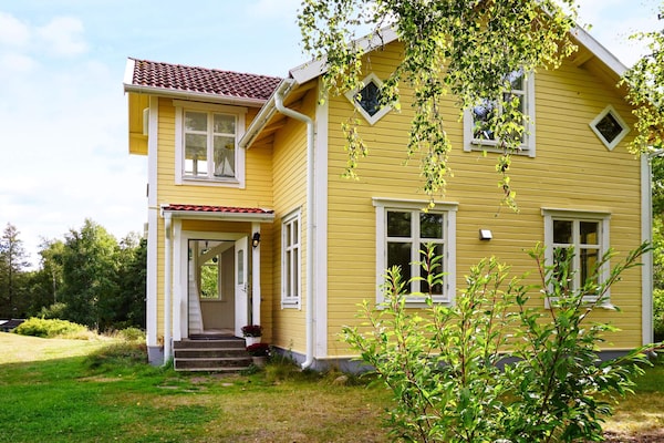 Foto van Historisch huisje aan het Yngern-meer - Vakantiehuis in NYKVARN - Outdoor