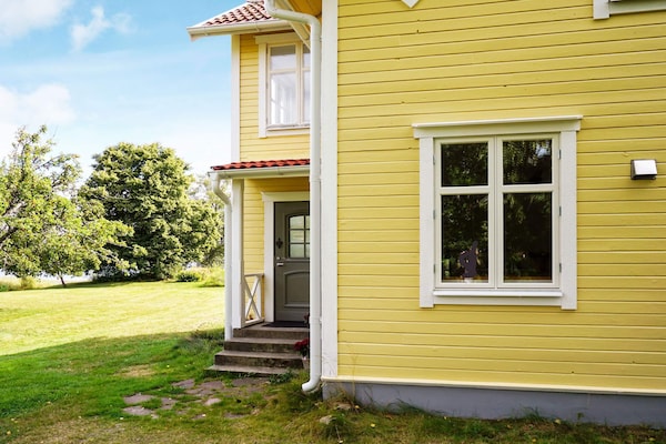 Foto van Historisch huisje aan het Yngern-meer - Vakantiehuis in NYKVARN - Outdoor