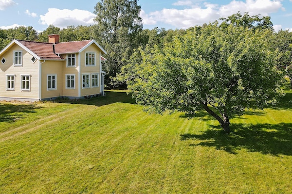 Foto van Historisch huisje aan het Yngern-meer - Vakantiehuis in NYKVARN - Outdoor