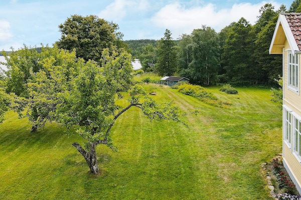 Foto van Historisch huisje aan het Yngern-meer - Vakantiehuis in NYKVARN - Outdoor