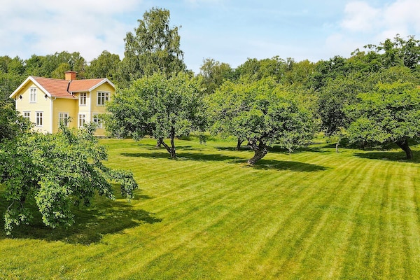 Foto van Historisch huisje aan het Yngern-meer - Vakantiehuis in NYKVARN - Outdoor
