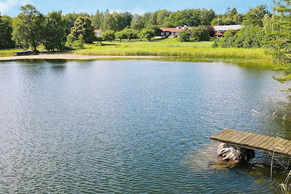 Foto van Historisch huisje aan het Yngern-meer - Vakantiehuis in NYKVARN - Outdoor