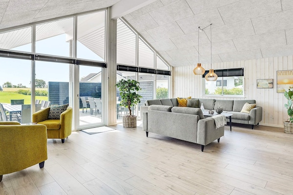 Foto van Luxe retraite voor 18 -- By Traum Ferienwohnungen - Vakantiehuis in Spøttrup - Indoor