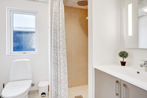Foto van Luxe retraite voor 18 -- By Traum Ferienwohnungen - Vakantiehuis in Spøttrup - Indoor