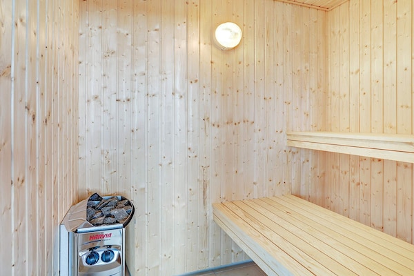 Foto van Luxe retraite voor 18 -- By Traum Ferienwohnungen - Vakantiehuis in Spøttrup - Sauna