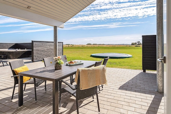 Foto van Luxe retraite voor 18 -- By Traum Ferienwohnungen - Vakantiehuis in Spøttrup - View