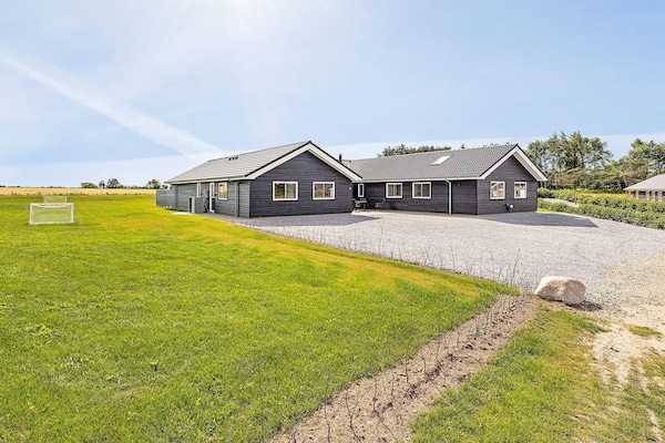 Foto van Luxe retraite voor 18 -- By Traum Ferienwohnungen - Vakantiehuis in Spøttrup - View