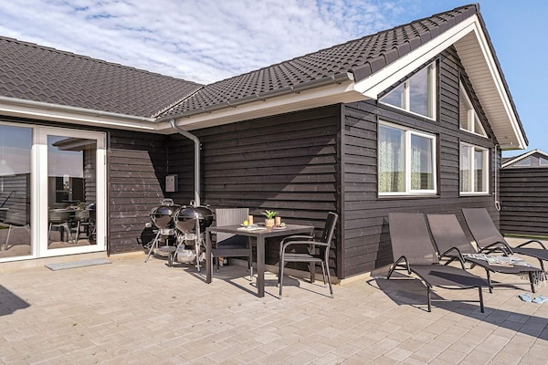 Foto van Luxe retraite voor 18 -- By Traum Ferienwohnungen - Vakantiehuis in Spøttrup - View