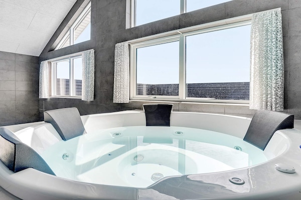 Foto van Luxe retraite voor 18 -- By Traum Ferienwohnungen - Vakantiehuis in Spøttrup - Spa