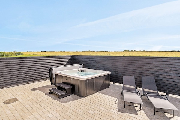 Foto van Luxe retraite voor 18 -- By Traum Ferienwohnungen - Vakantiehuis in Spøttrup - Spa
