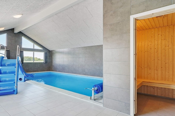 Foto van Luxe verblijf aan de Limfjorden - Vakantiehuis in Spøttrup - Pool