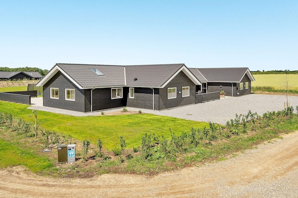 Foto van Luxe verblijf aan de Limfjorden - Vakantiehuis in Spøttrup - Outdoor