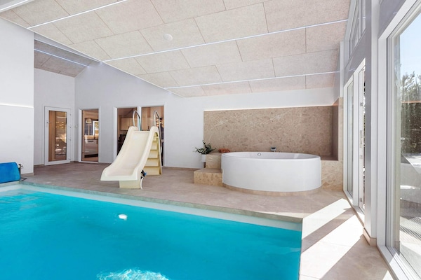 Foto van Luxe vakantieverblijf in Blavand - Vakantiehuis in Blåvand - Pool