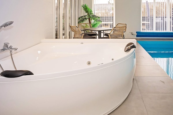 Foto van Gerenoveerd vakantiehuis met zwembad - Vakantiehuis in Thisted - Spa