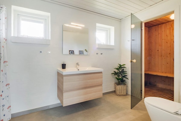 Foto van Gerenoveerd vakantiehuis met zwembad - Vakantiehuis in Thisted - Indoor