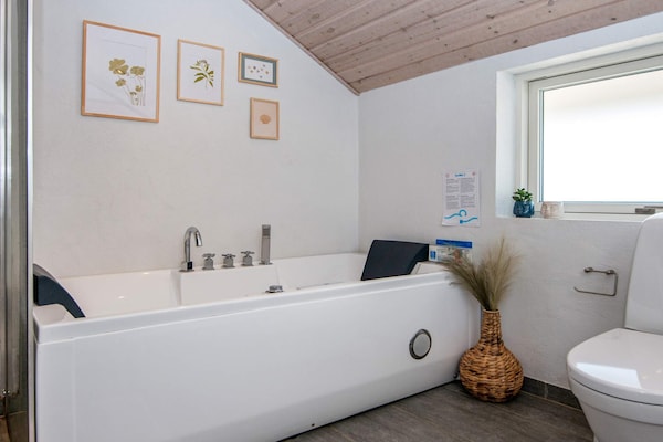 Foto van Luxe vakantiehuis met 7 gastenverblijven in Hejls - Vakantiehuis in Hejls - Spa