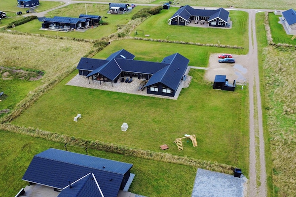 Foto van Luxe vakantieverblijf met zwembad - Vakantiehuis in Harboøre - Outdoor