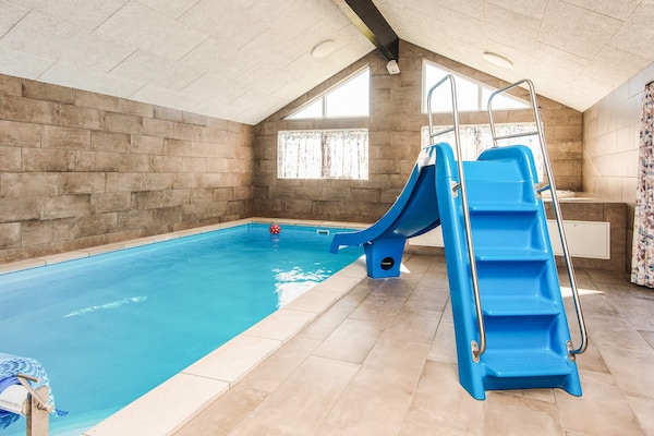 Foto van Luxe vakantieverblijf met zwembad - Vakantiehuis in Harboøre - Pool