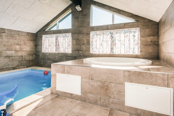Foto van Luxe vakantieverblijf met zwembad - Vakantiehuis in Harboøre - Pool
