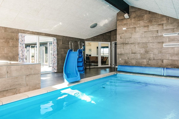 Foto van Luxe vakantieverblijf met zwembad - Vakantiehuis in Harboøre - Pool