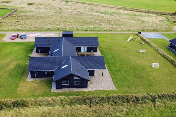 Foto van Luxe vakantieverblijf met zwembad - Vakantiehuis in Harboøre - Outdoor