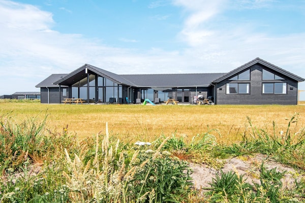 Foto van Luxe vakantieverblijf met zwembad - Vakantiehuis in Harboøre - Outdoor