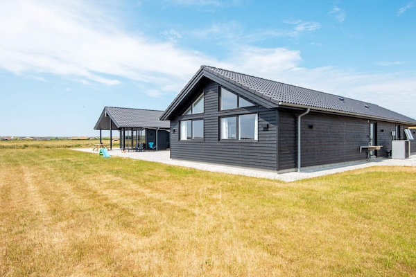 Foto van Luxe vakantieverblijf met zwembad - Vakantiehuis in Harboøre - Outdoor
